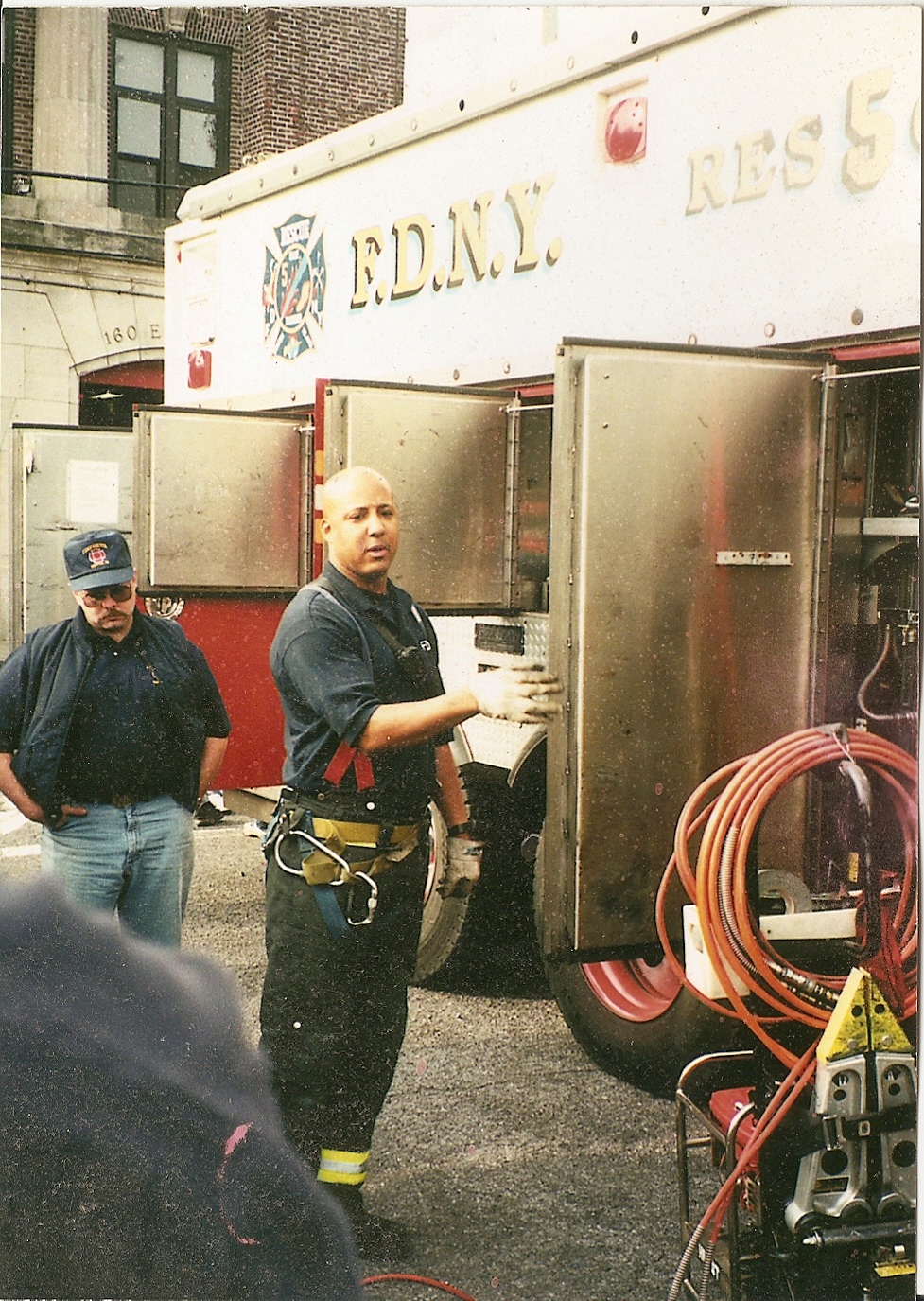 AndreShowingRescue5Rig